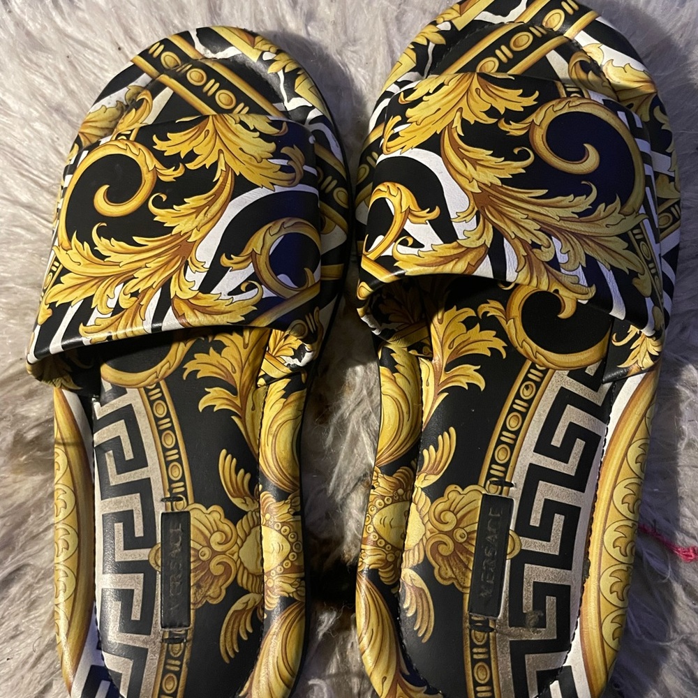 Versace slides good condition I wear a few times